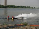 Kleine Yacht abgebrannt Koeln Hoehe Zoobruecke Rheinpark P182